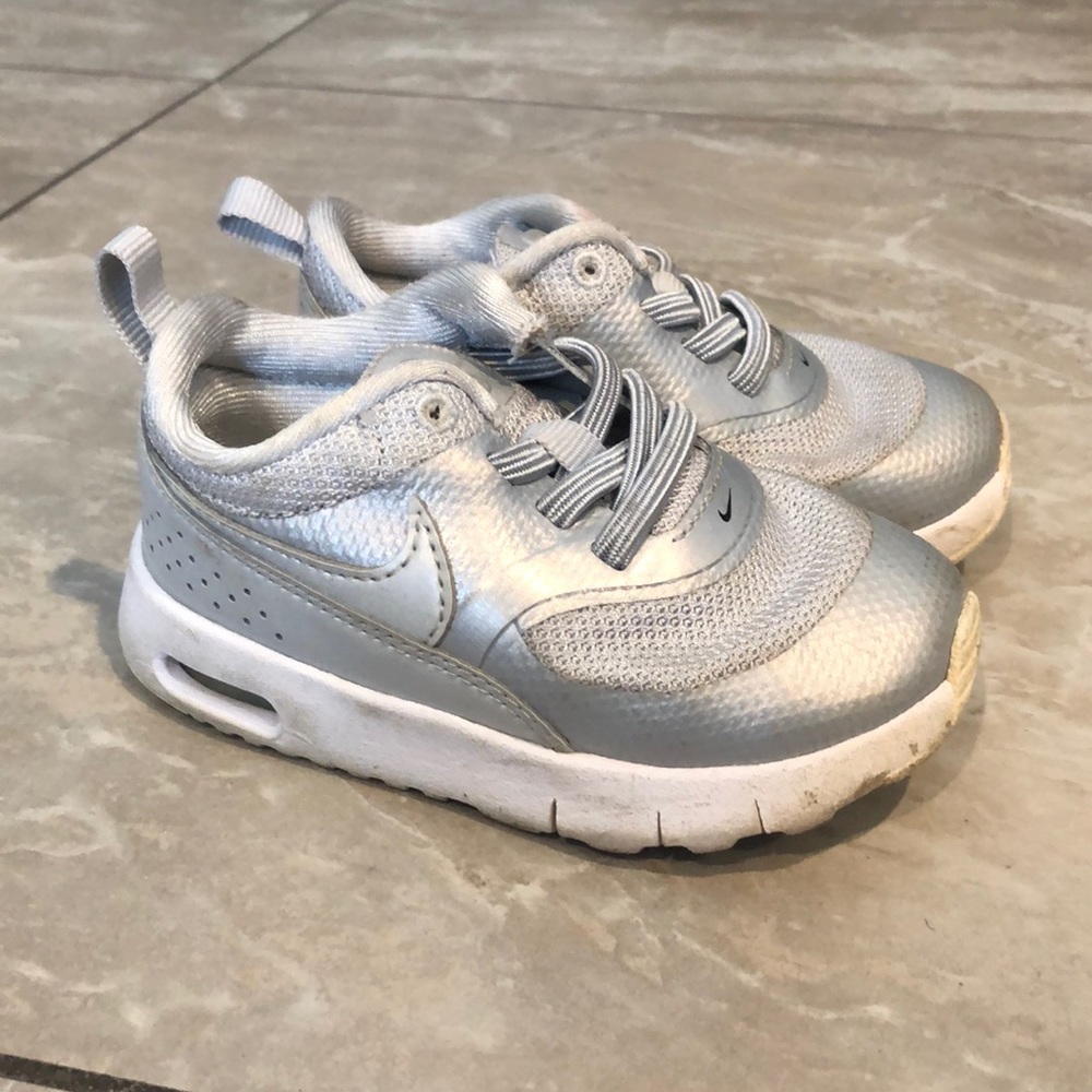 Silver Nike Airmax shoes!